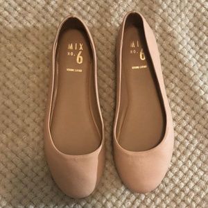 Flat shoes